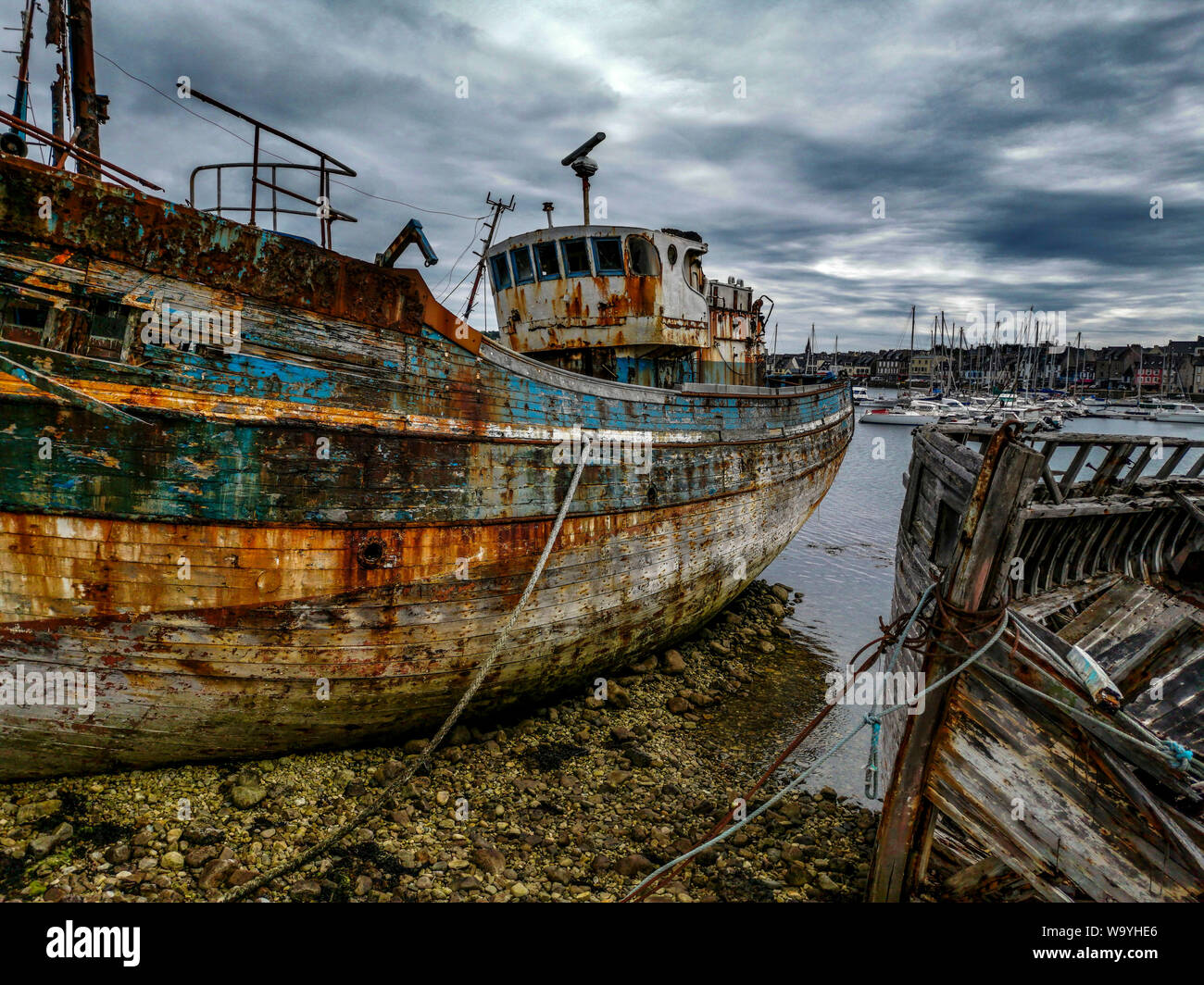 Camaret-sur-Mer. Cimetière de bateaux de pêche. Finistère. Bretagne. France Banque D'Images