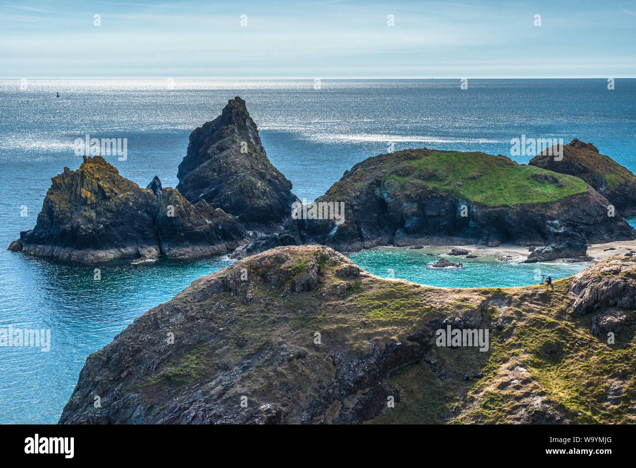Paysage côtier spectaculaire à Kynance Cove sur la péninsule du Lézard dans le sud de Cornwall, Angleterre, Royaume-Uni. Banque D'Images