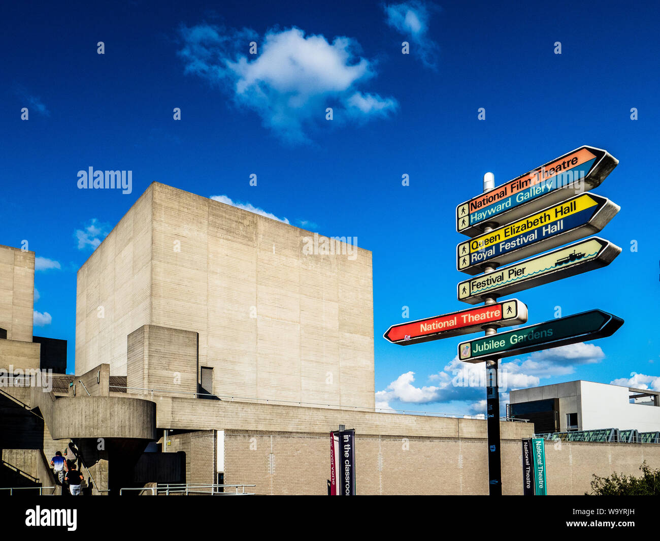 Le Théâtre National sur la rive sud de Londres -détail de l'architecture de style brutaliste terminé 1976-1977, architecte Denys Lasdun Banque D'Images