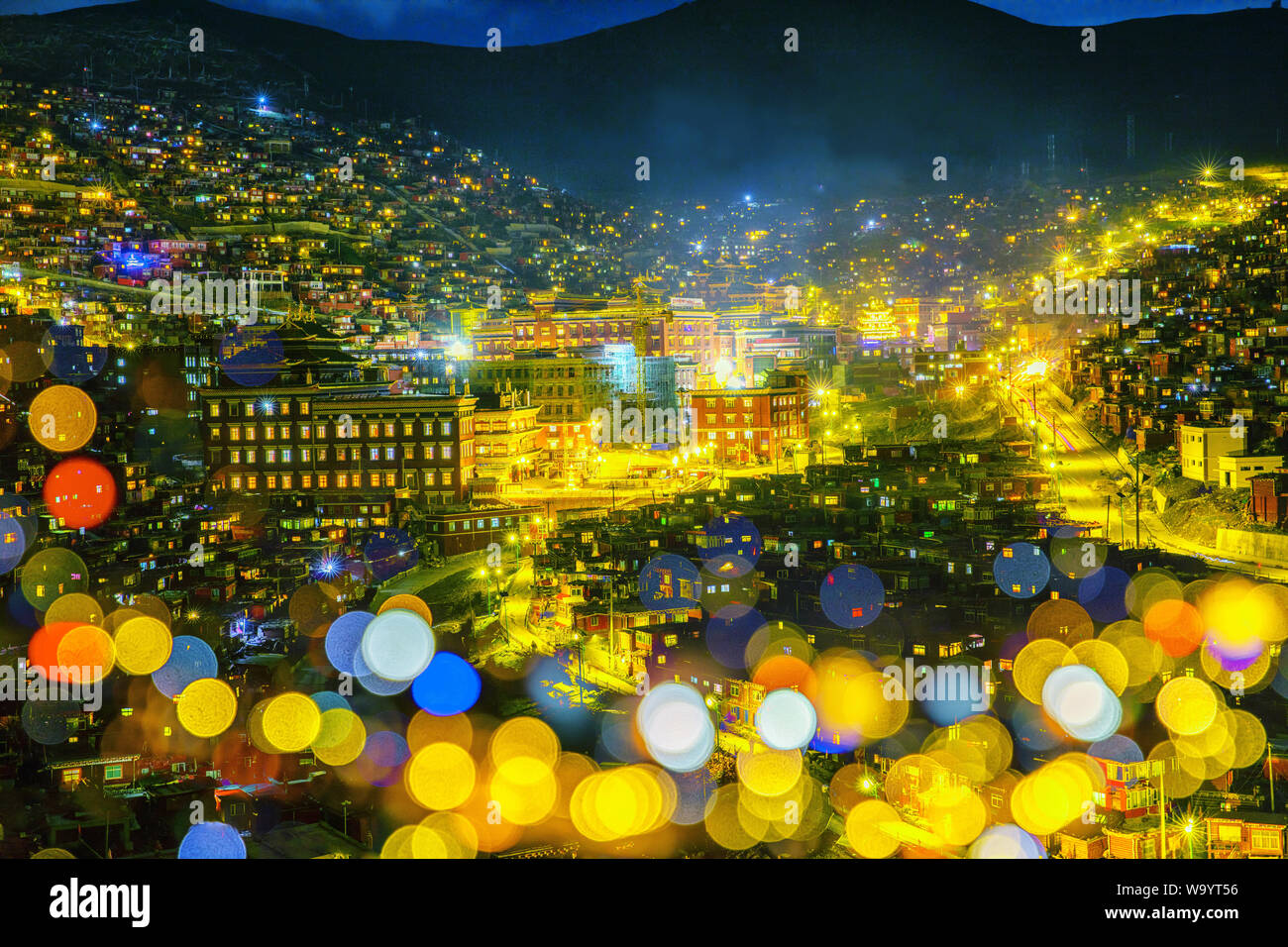 La province de Sichuan cinq couleur de nuit de l'institut bouddhique Ming Banque D'Images