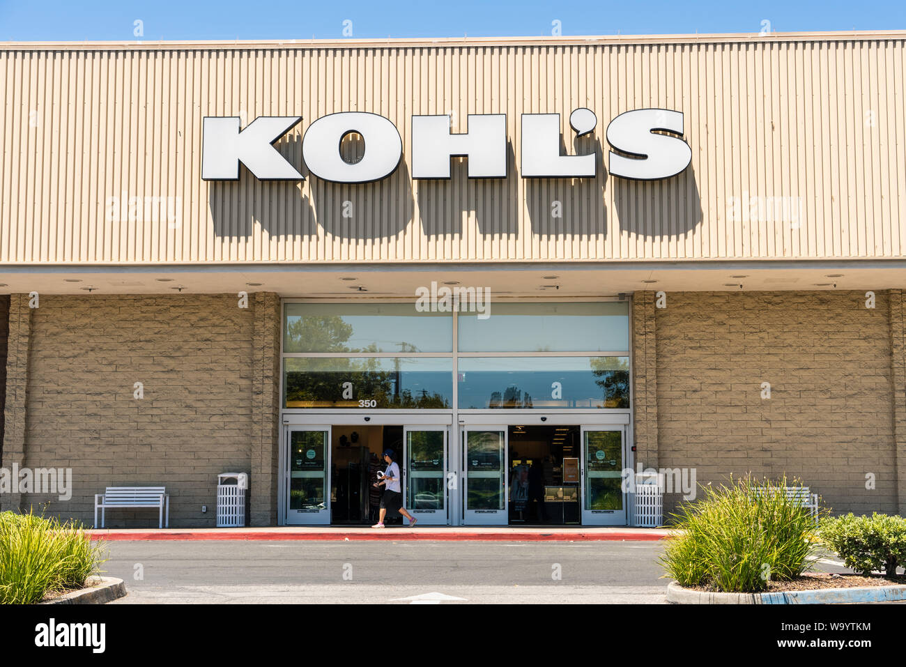 1 août 2019 sur la montagne / CA / USA - Kohl's de l'entrée du magasin à l'un de leurs emplacements dans le sud de San Francisco Bay area ; Kohl's est un Américain depar Banque D'Images