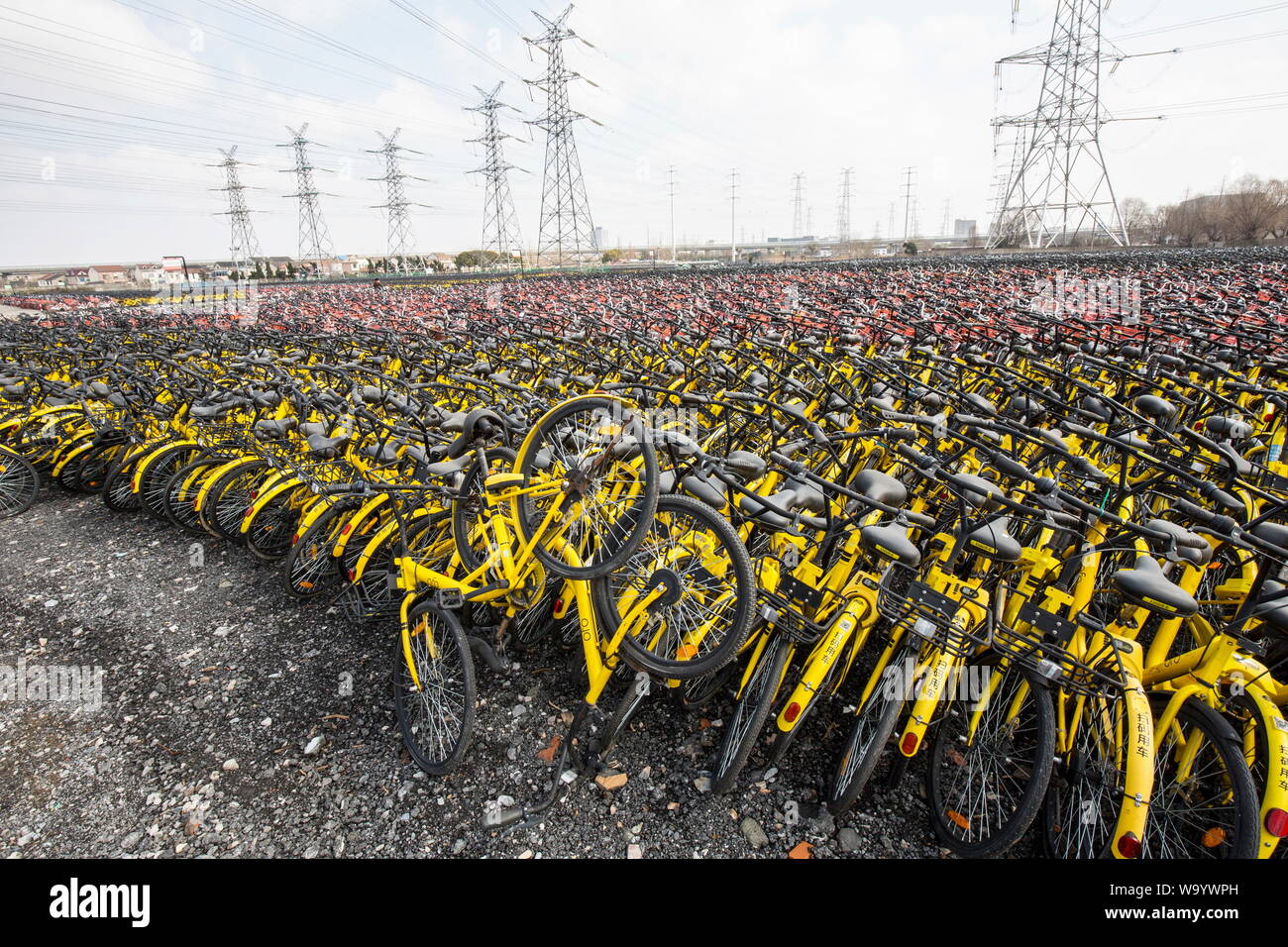 Vélo CHINOIS PARTAGER CIMETIÈRE UN MONUMENT À L'arrogance de l'industrie Banque D'Images