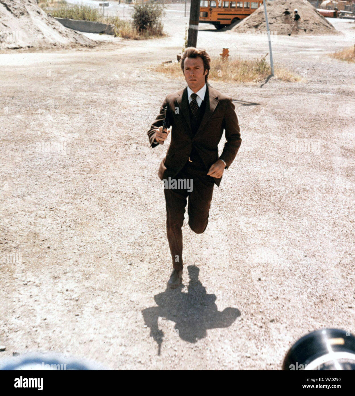 CLINT EASTWOOD dans l'inspecteur Harry (1971), réalisé par DON SIEGEL. Credit : Warner Brothers / Album Banque D'Images