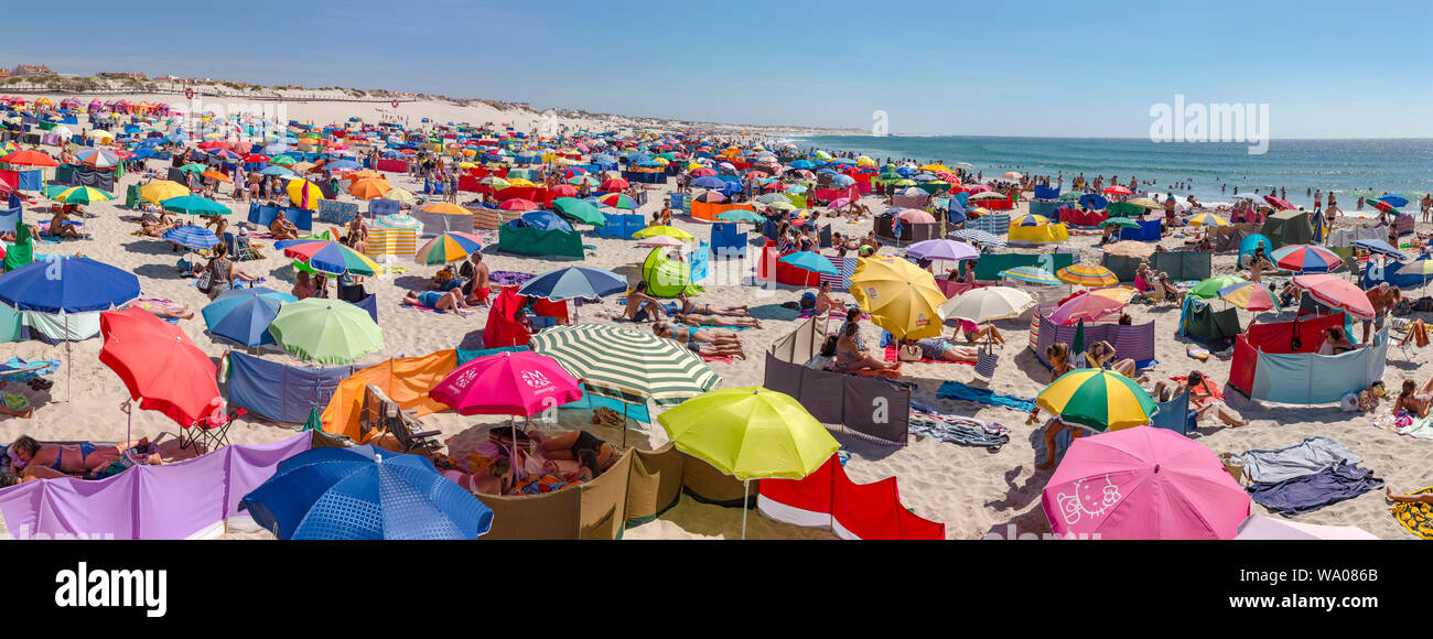 Praia da Barra, parasols et de brise-vent, Aveiro, Portugal Le Portugal, 30062660 *** *** légende locale Banque D'Images