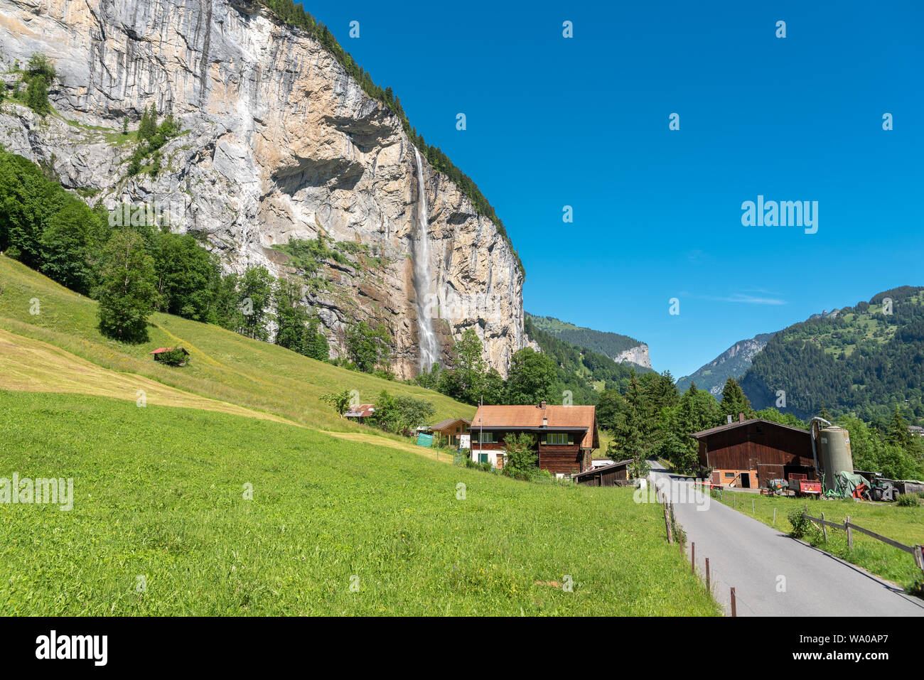 Paysage dans la vallée de Lauterbrunnen avec le Staubbach, Grindelwald, Oberland Bernois, Suisse, Europe Banque D'Images