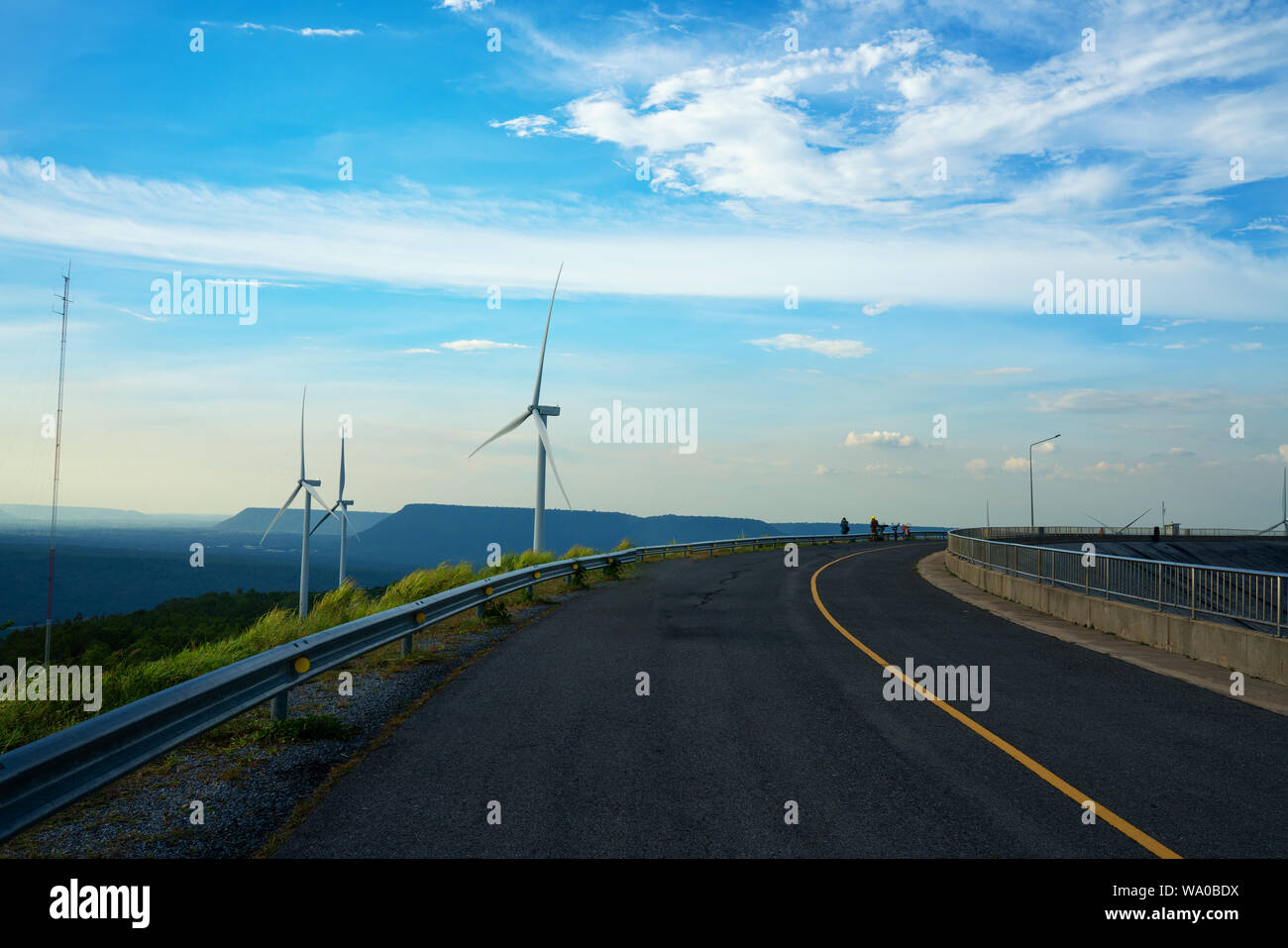 La production d'électricité de l'énergie éolienne à Lamtakong réservoir, Nakhon Ratchasima, Thaïlande Banque D'Images
