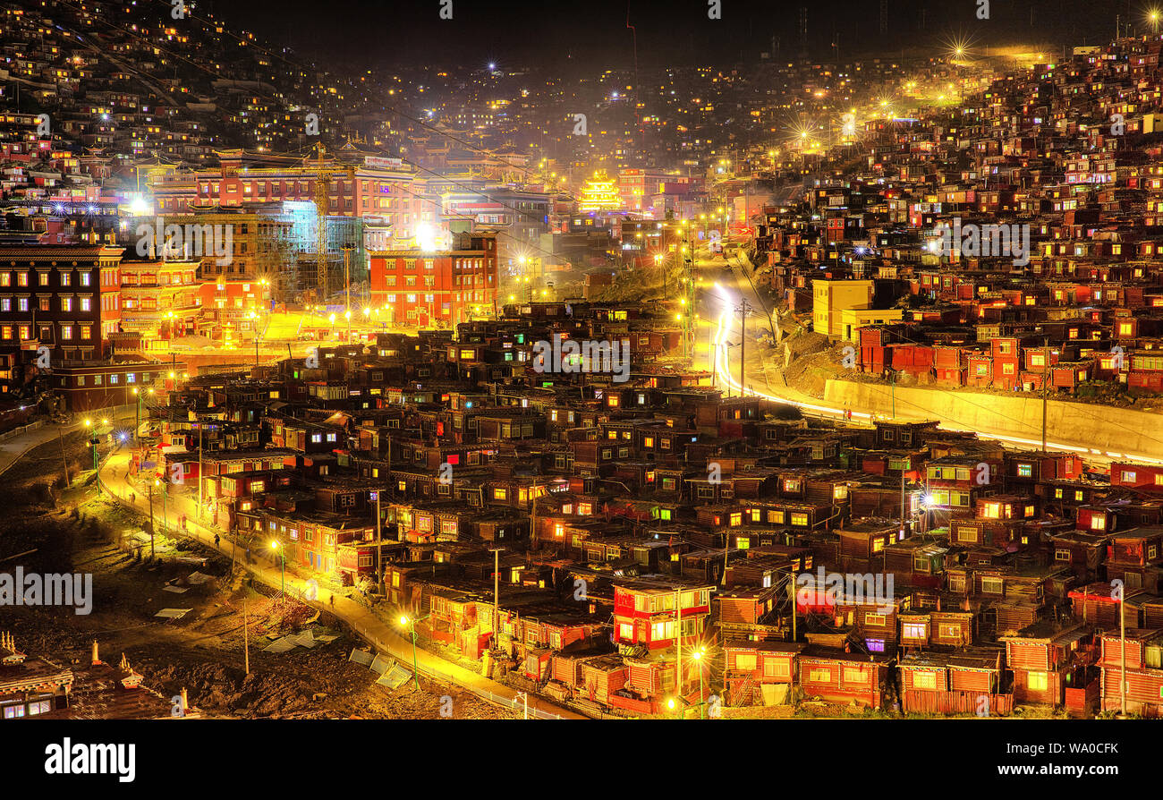 La province de Sichuan cinq couleur de nuit de l'institut bouddhique Ming Banque D'Images
