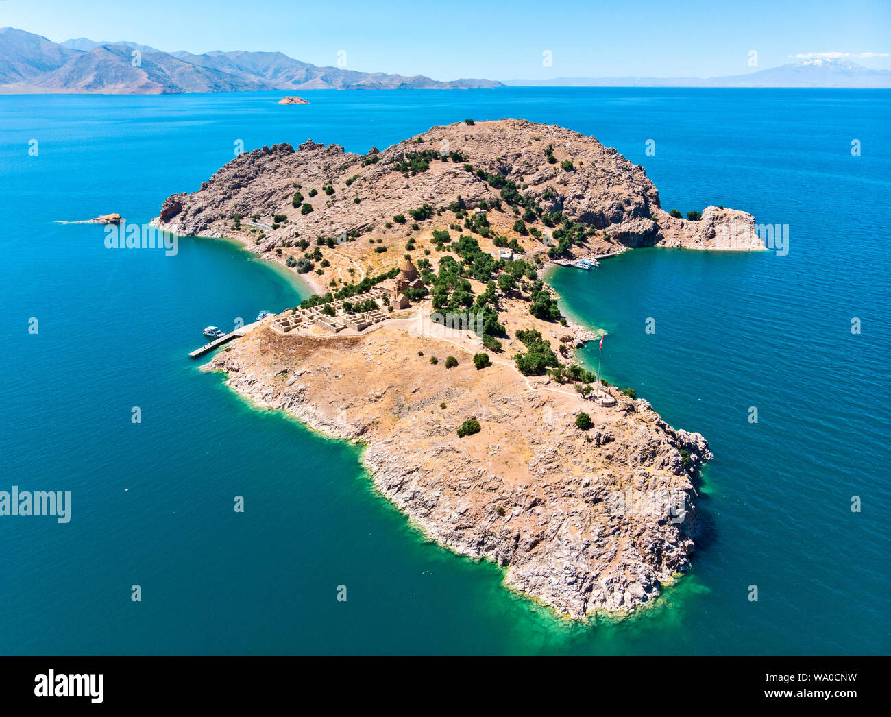 Vue aérienne de l'église Sainte Croix Akdamar, monuments cachés de l'Anatolie. De l'île sur le lac Akdamar Van, est de la Turquie. Banque D'Images