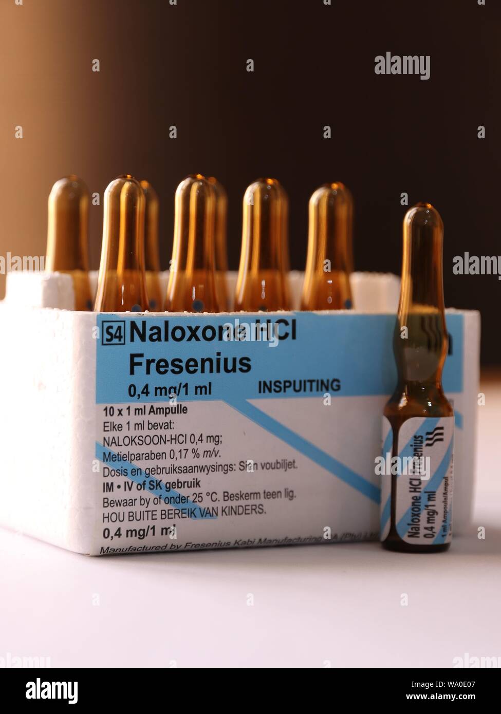 Ampoules de naloxone, un antagoniste des opioïdes , médicament Banque D'Images