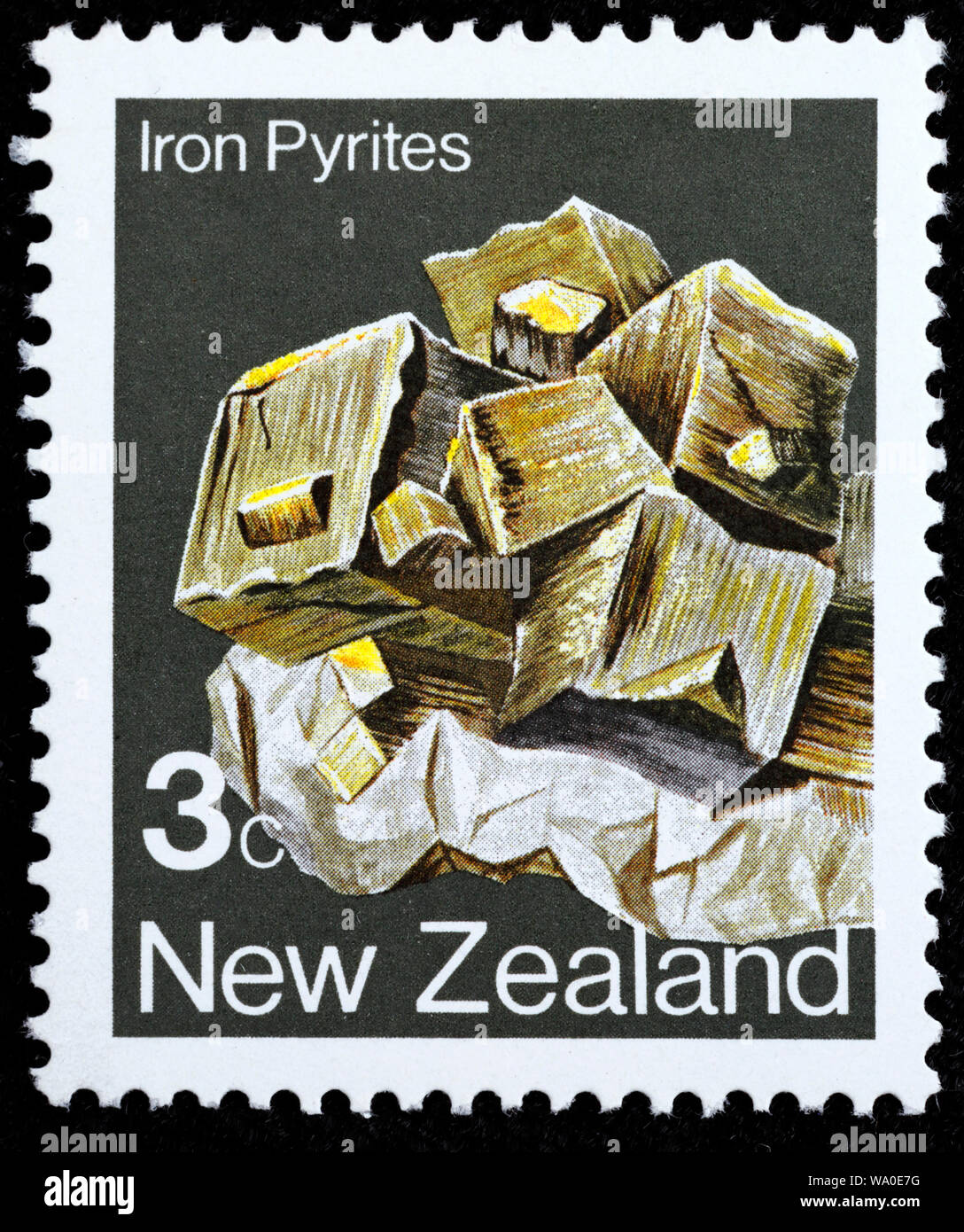 La pyrite de fer, minéral, timbre-poste, Nouvelle-Zélande, 1982 Banque D'Images
