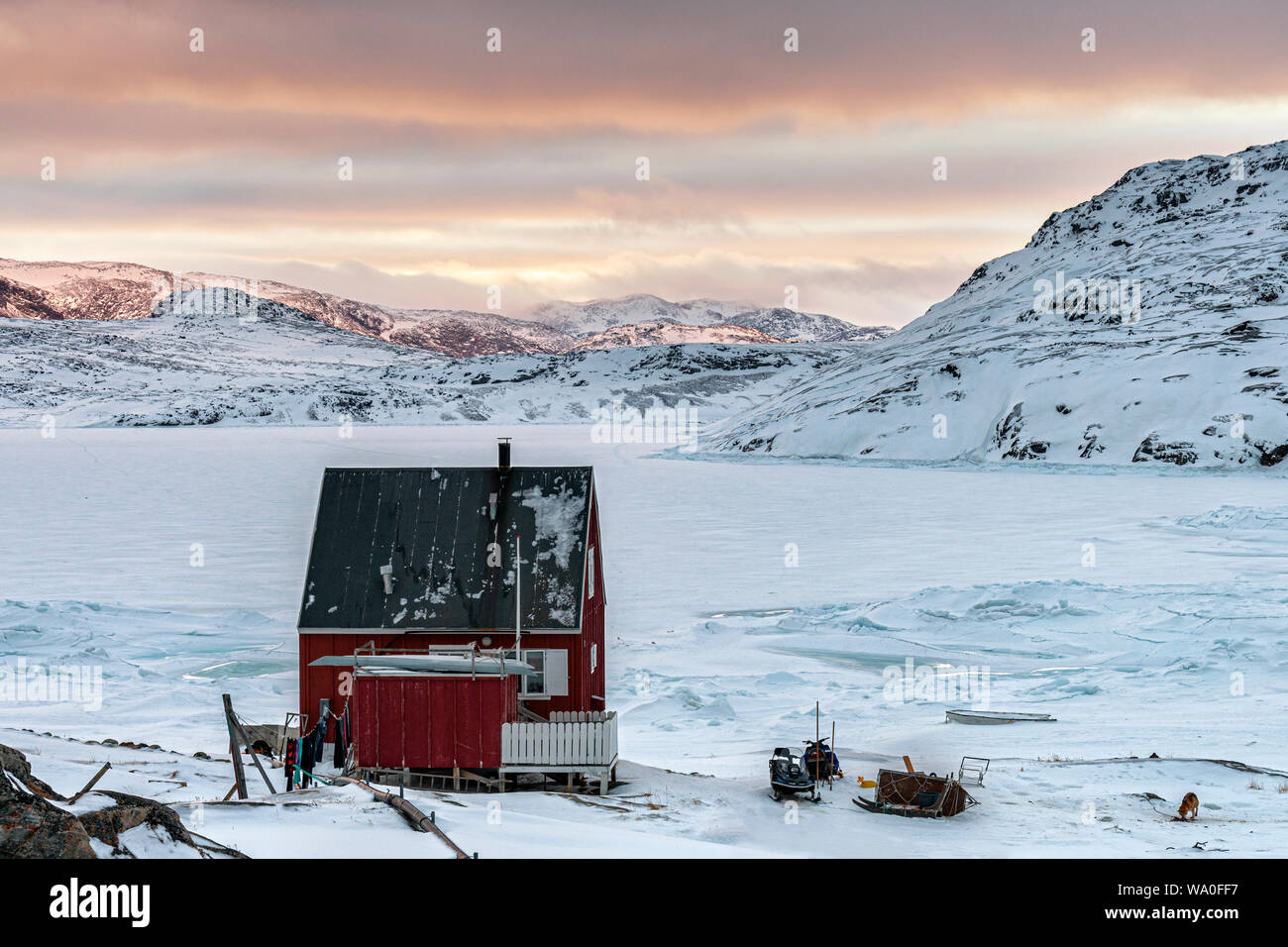 La maison d'un chasseur inuit dans le minuscule de règlement, Rodebay Groenland ouest Banque D'Images