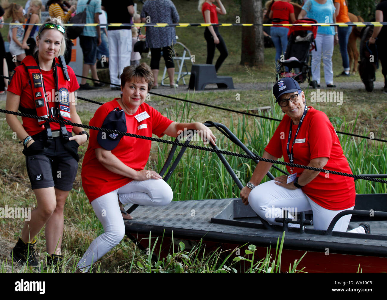 Hameenlinna, Finlande 08/10/2019 marché Août, trois femmes d'une mer et de sauvetage du lac de la présentation de leurs activités de leur ministère Banque D'Images
