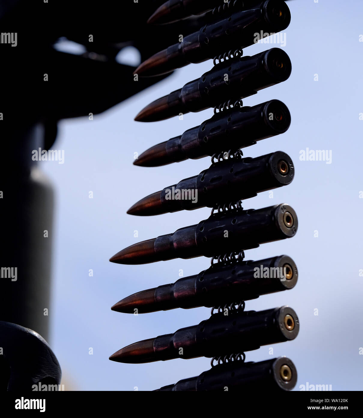 7,92 mm balles de fusil Mauser en lien d'emploi en allemand seconde guerre mondiale MG34 mitrailleuse. Banque D'Images