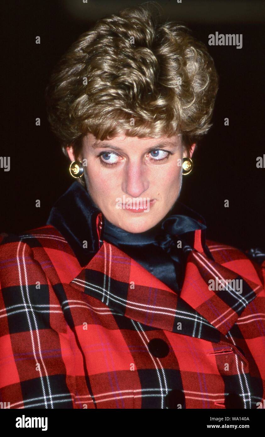 La princesse Diana a allumé les lumières de Noël de Bond Street, Bond Street, Mayfair, Londres. ROYAUME-UNI 17/11/1993 Banque D'Images