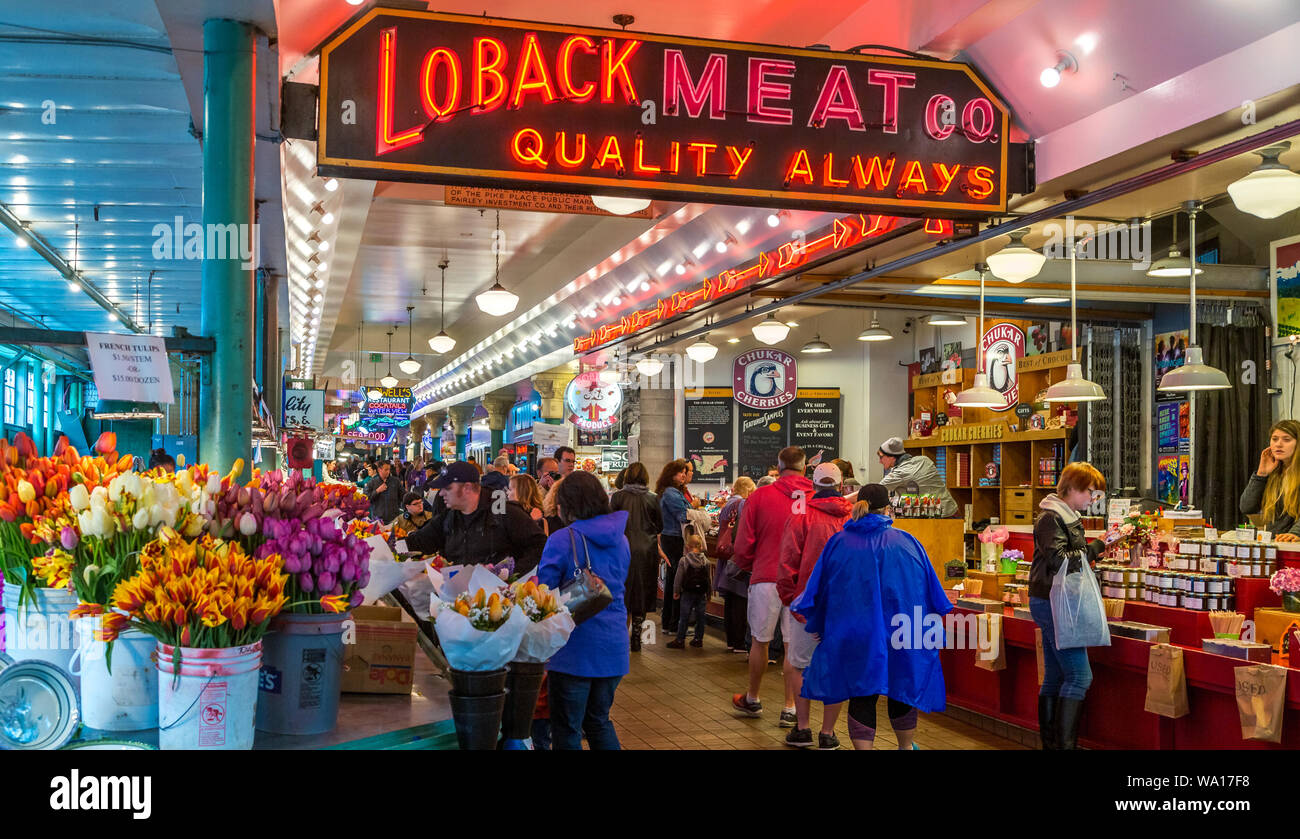 Une vue à l'intérieur du célèbre marché de Pike Place à Seattle, Washington, États-Unis Banque D'Images