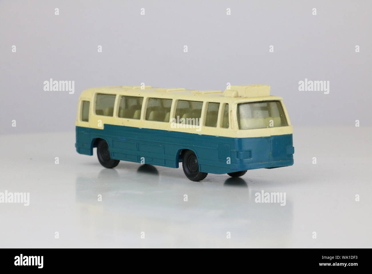 Vintage Toy Bus, faite par Joy-Toy Banque D'Images