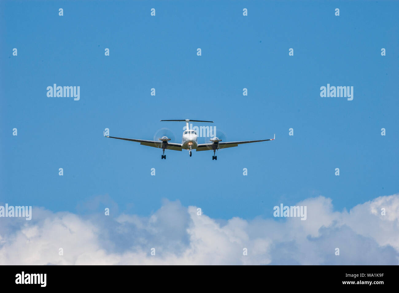 Prop avion à l'atterrissage à l'aéroport de Lexington de Lexington Kentucky Bluegrass (USA) Banque D'Images