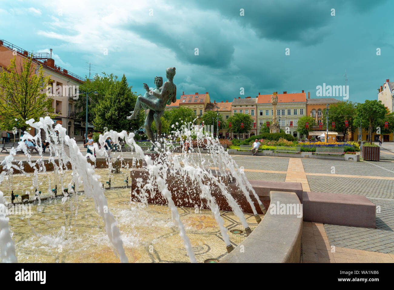 SZOMBATHELY, Hongrie, 08,16 2019 Vieille ville de carrés avec fontaine et statues Banque D'Images