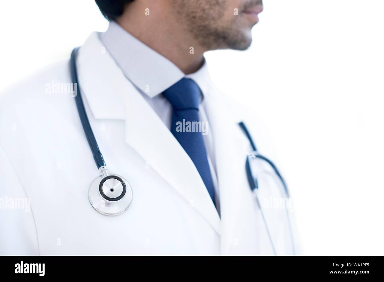 Doctor with stethoscope, close-up. Banque D'Images