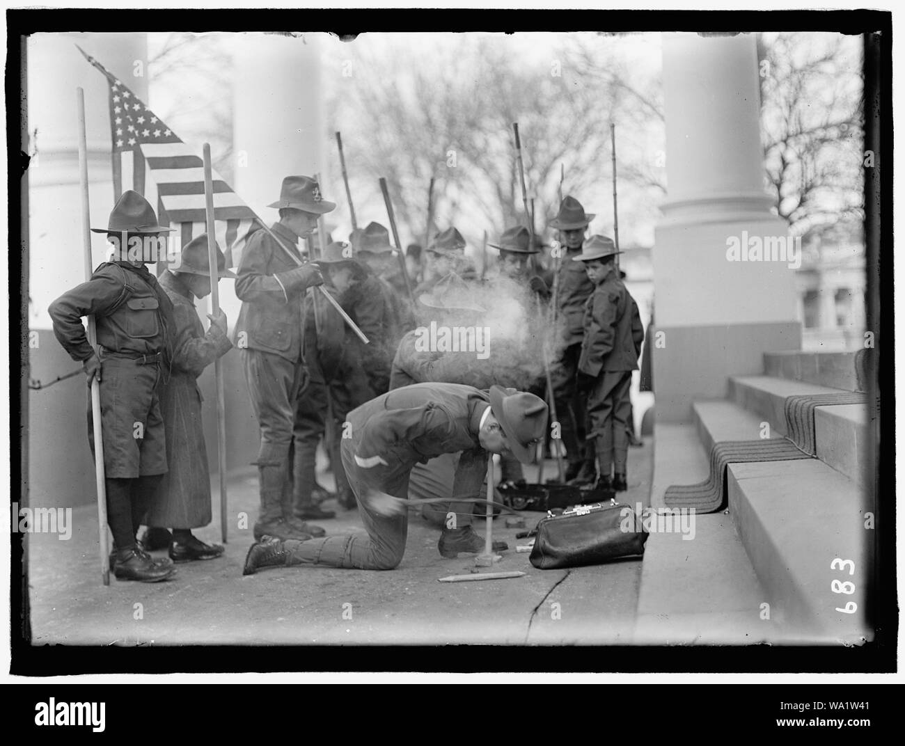 Les scouts. Visite de SIR ROBERT BADEN-POWELL À D.C. FAIRE FIRE Banque D'Images