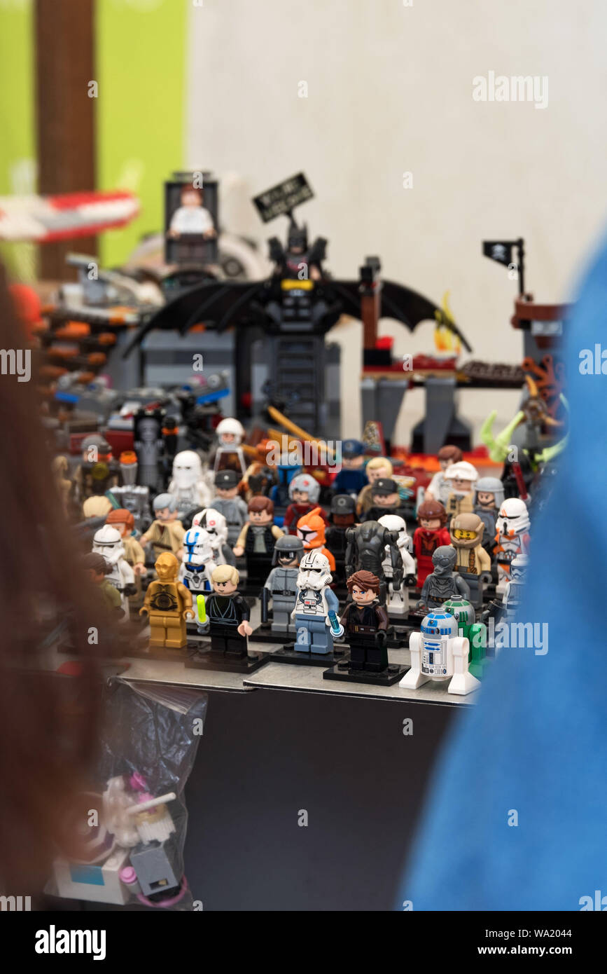Minifigs Lego Star Wars en vente au marché aux puces, le Mauerpark Berlin, Allemagne Banque D'Images