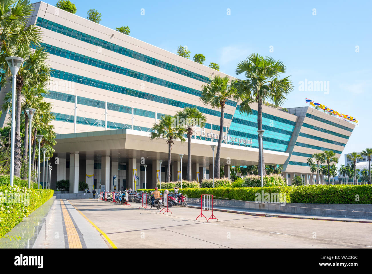 Bangkok - Juillet 12, 2019 : le bâtiment B (bâtiment) Ratthaprasatphakdi-23 Phethburi Road Soi 15 du complexe gouvernemental. Banque D'Images