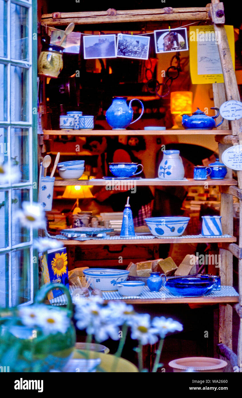 La Provence est la terre de poterie et de faïences. Ancienne poterie centres peuvent être trouvés dans différents villages de la région. Banque D'Images