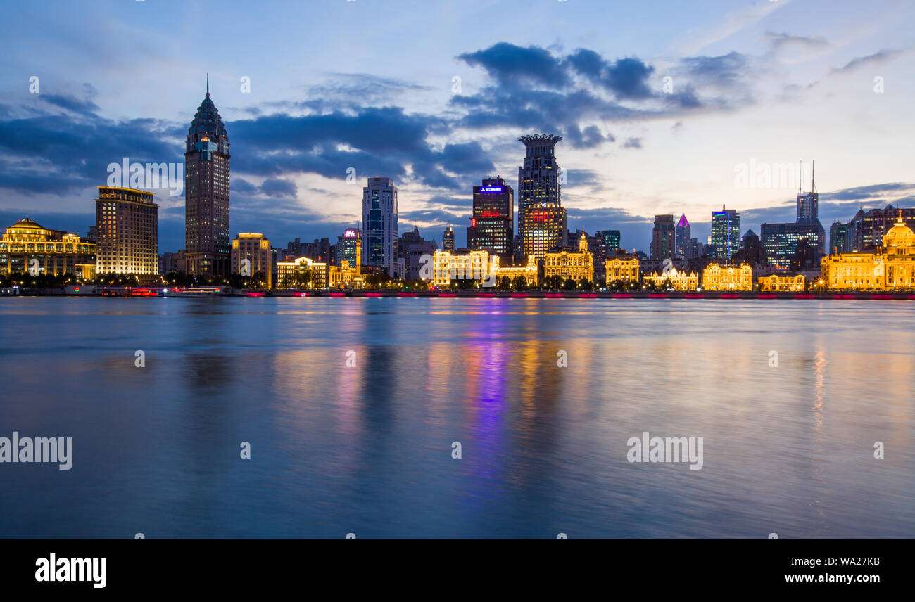 Nuit au Bund à Shanghai Banque D'Images