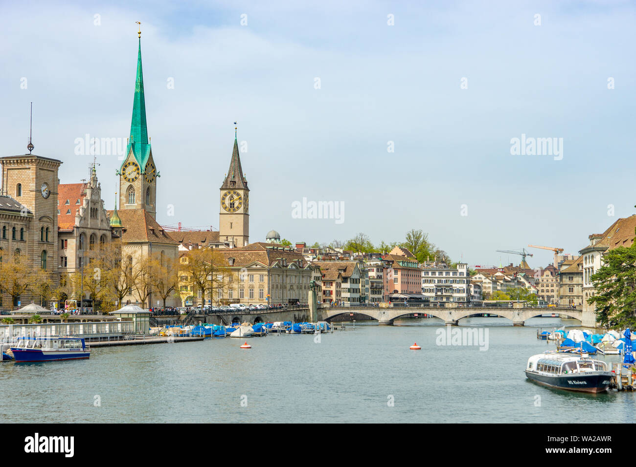 La ville de Zurich sur la rivière Banque D'Images