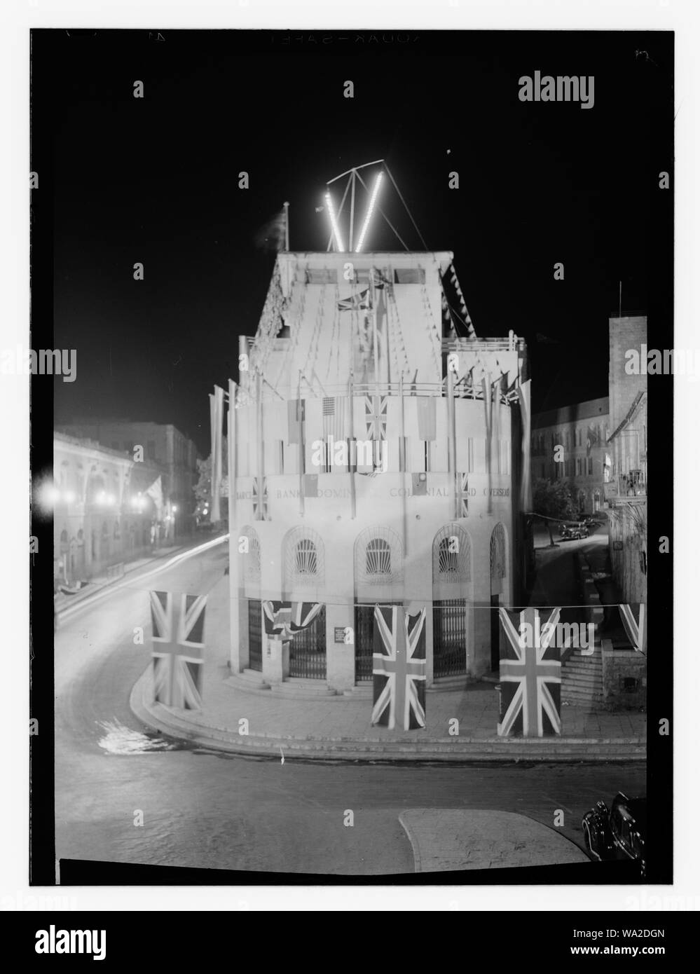 La banque Barclays du bâtiment visé par Br. [C.-à-d. Drapeaux britanniques], 1945 ? Banque D'Images