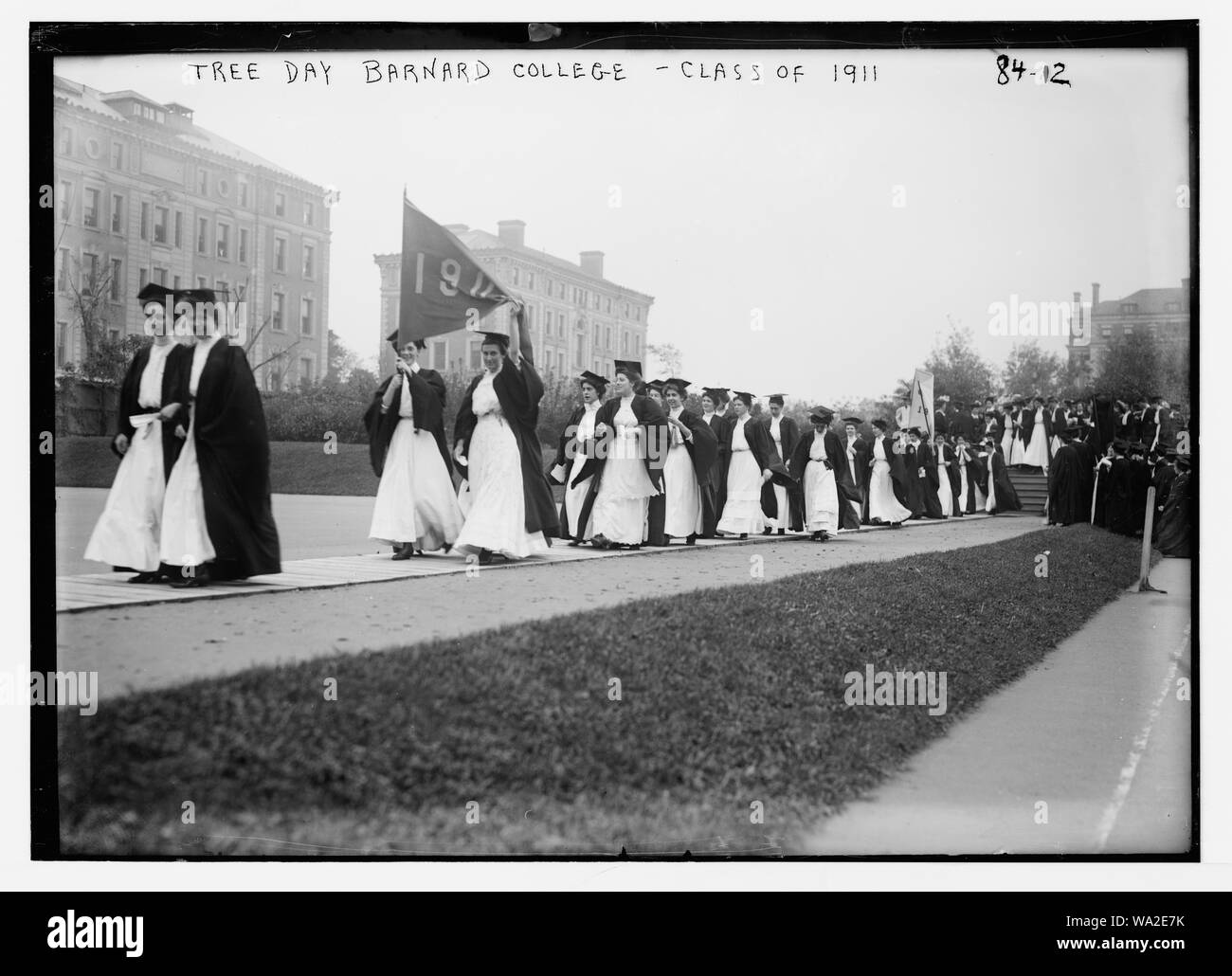 Barnard College. Cortège universitaire sur la Journée de l'arbre, classe de 1911, New York Banque D'Images
