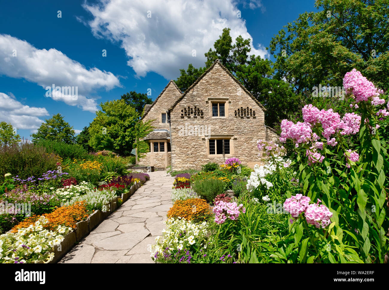 Cotswold Cottage et ses jardins anglais, situé dans la région de Greenfield Village à l'Henry Ford Museum situé à Dearborn, Michigan, USA Banque D'Images