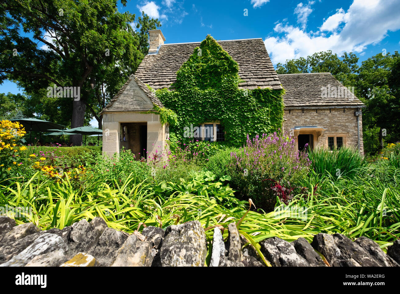 Cotswold Cottage et ses jardins anglais, situé dans la région de Greenfield Village à l'Henry Ford Museum situé à Dearborn, Michigan, USA Banque D'Images