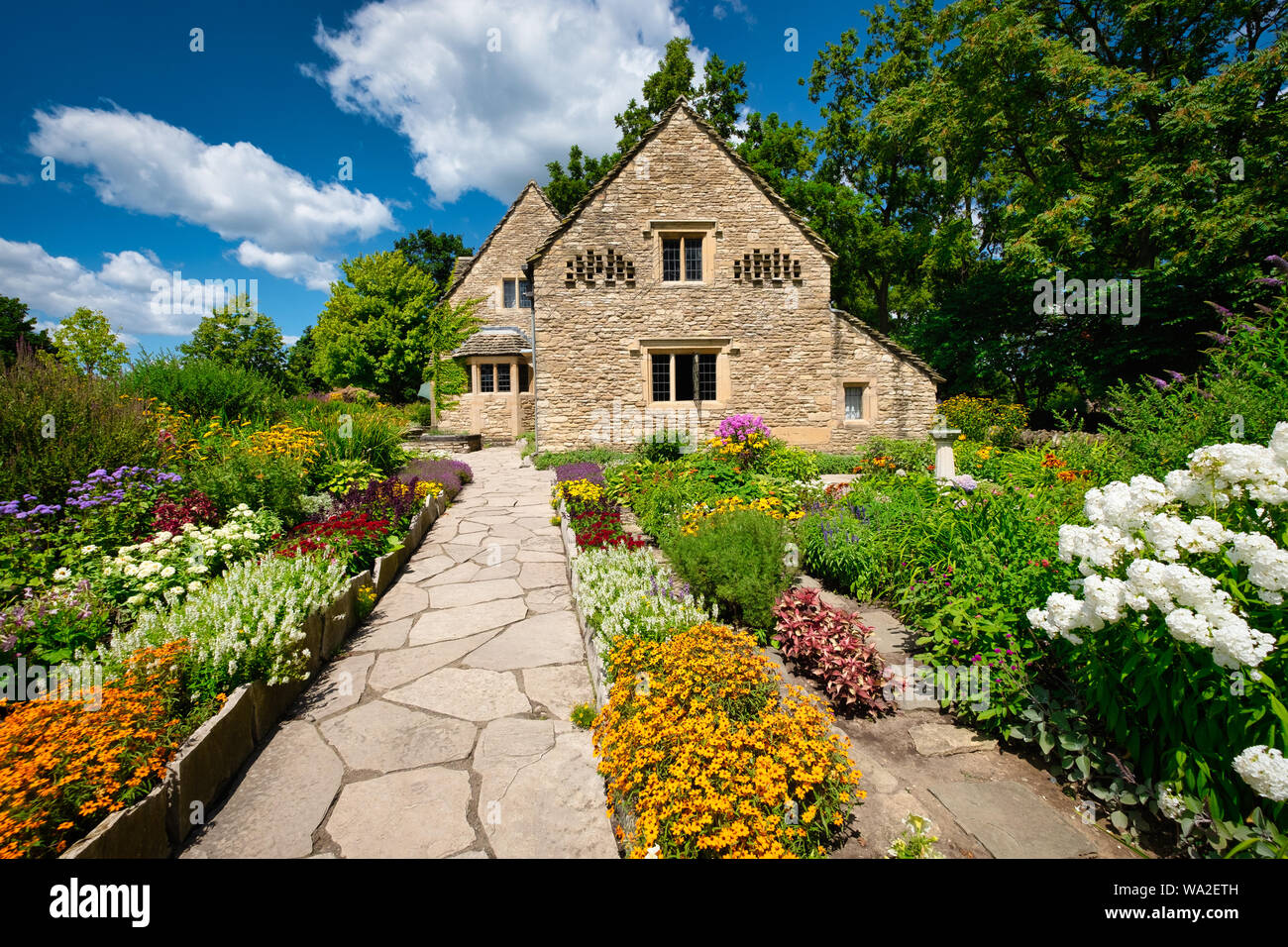 Cotswold Cottage et ses jardins anglais, situé dans la région de Greenfield Village à l'Henry Ford Museum situé à Dearborn, Michigan, USA Banque D'Images