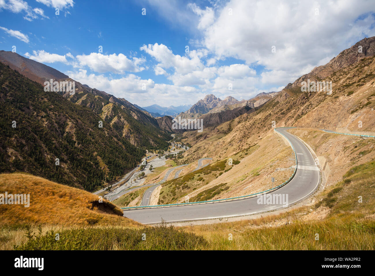Xinjiang tianshan montagnes paysage Banque D'Images