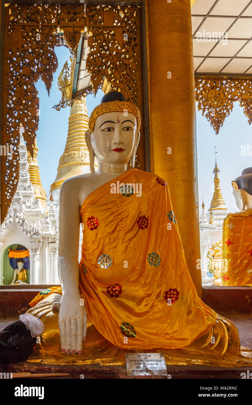 Images de Bouddha dans la pagode Shwedagon. La pagode est le plus sacré dans tous les du Myanmar. Banque D'Images