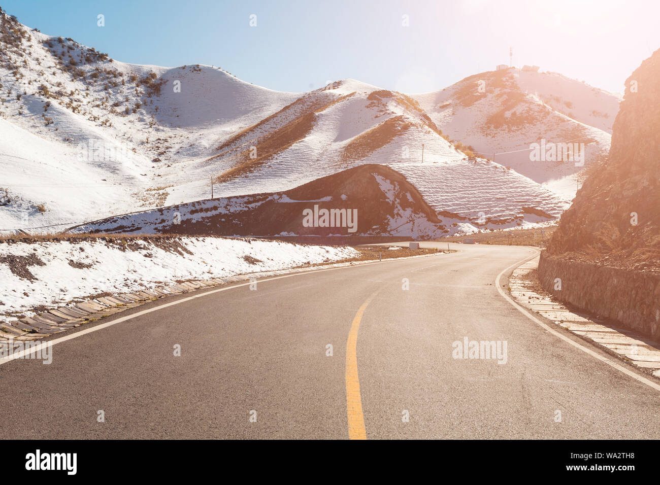 Route de montagne neige paysage Banque D'Images