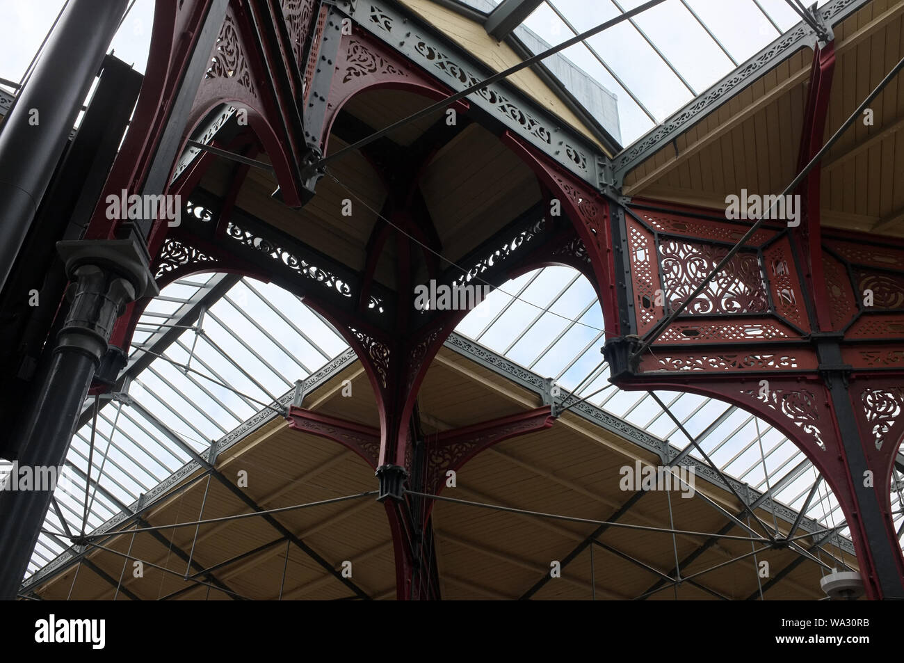 Toit de Bolton Marché converti en un centre commercial moderne tout en conservant l'original de la ferronnerie victorien Market Hall photo DON TONGE Banque D'Images