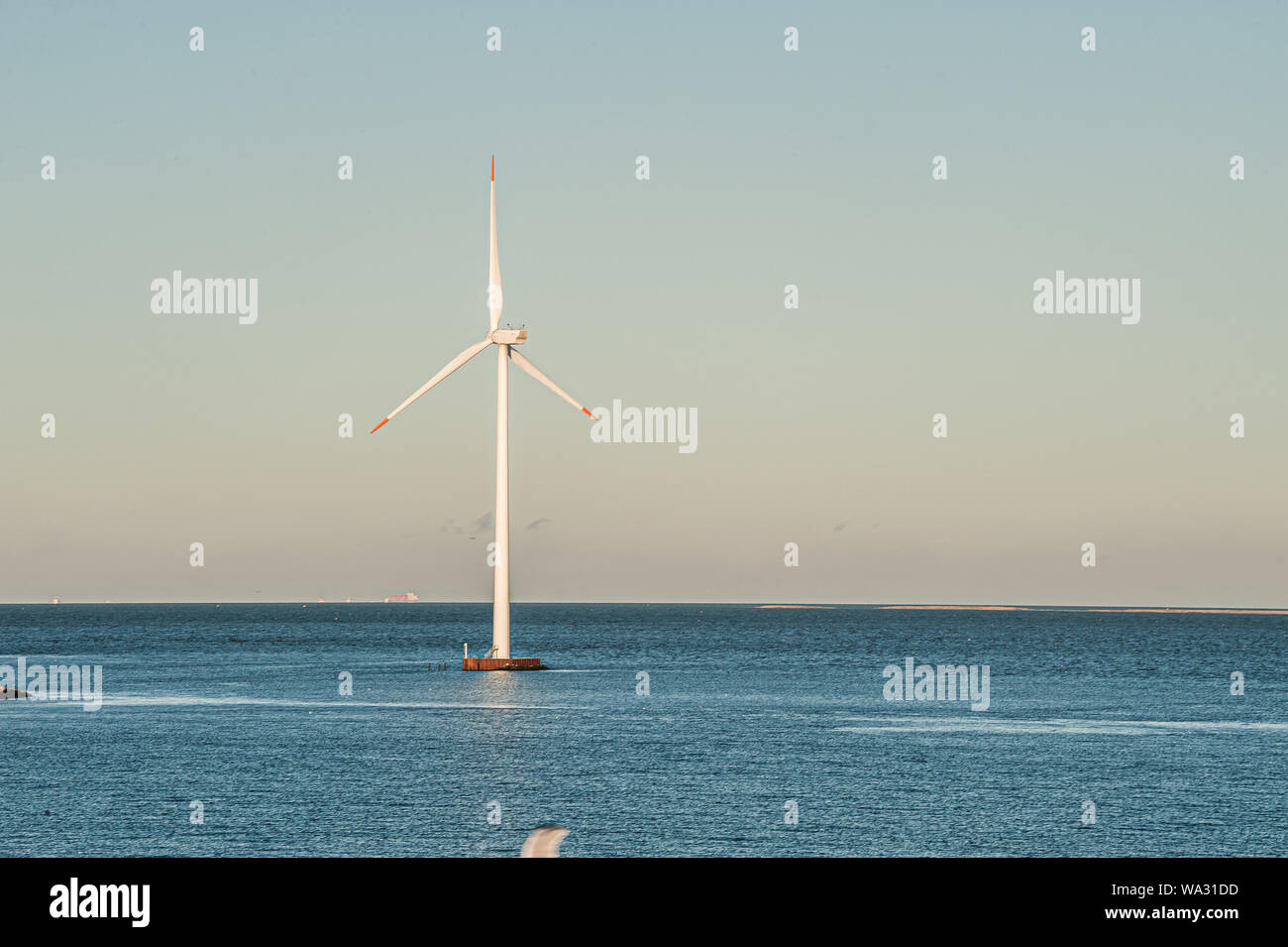 La production d'électricité éolienne offshore. Banque D'Images La production d'électricité éolienne offshore. Banque D'Images