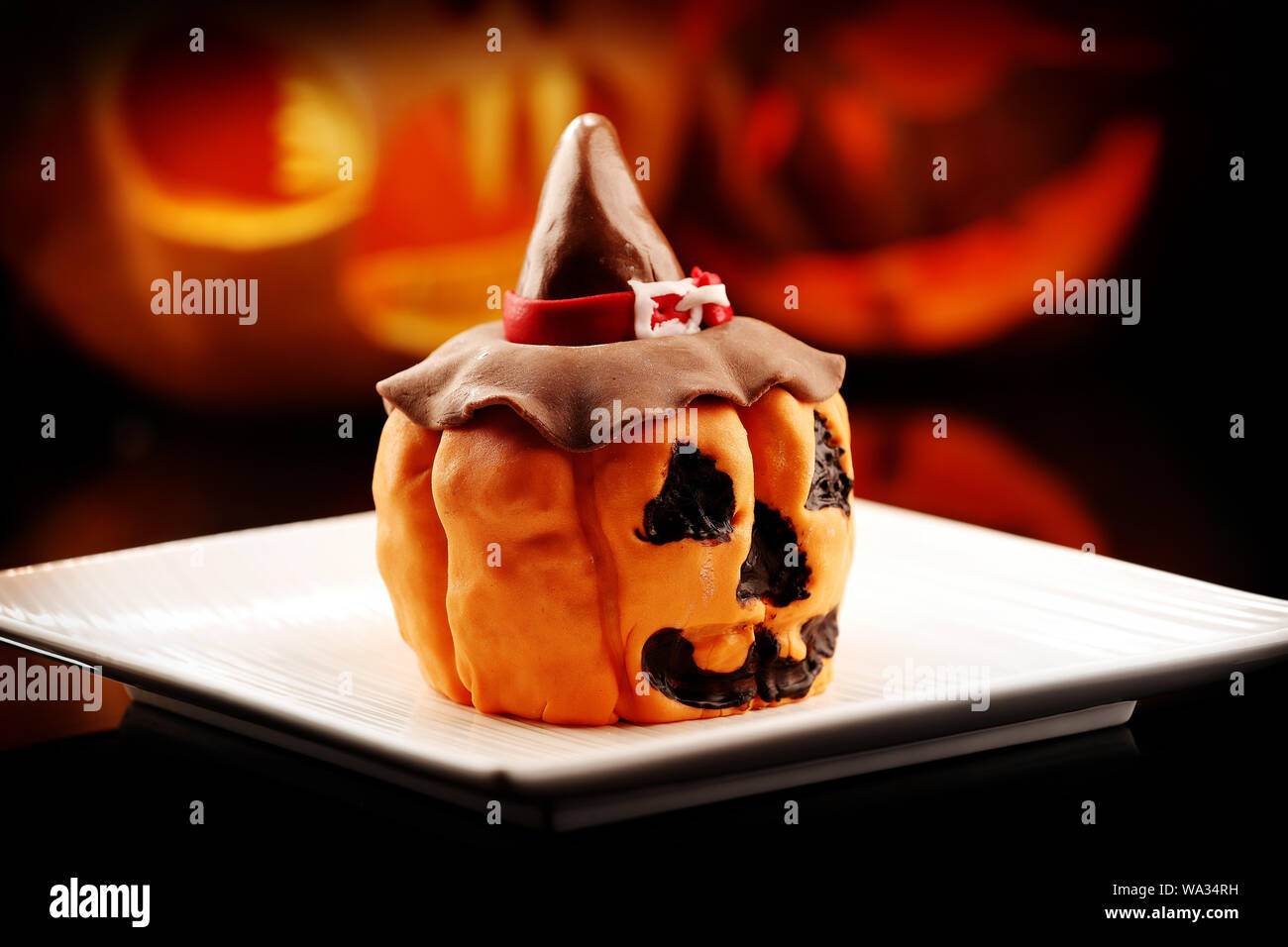 Halloween Halloween gâteau chocolat au lait dessert orgue grave fantôme citrouille jack-o'-lanternes Banque D'Images