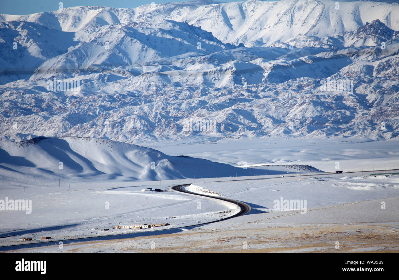 Tianshan mountain Banque de photographies et d’images à haute ...