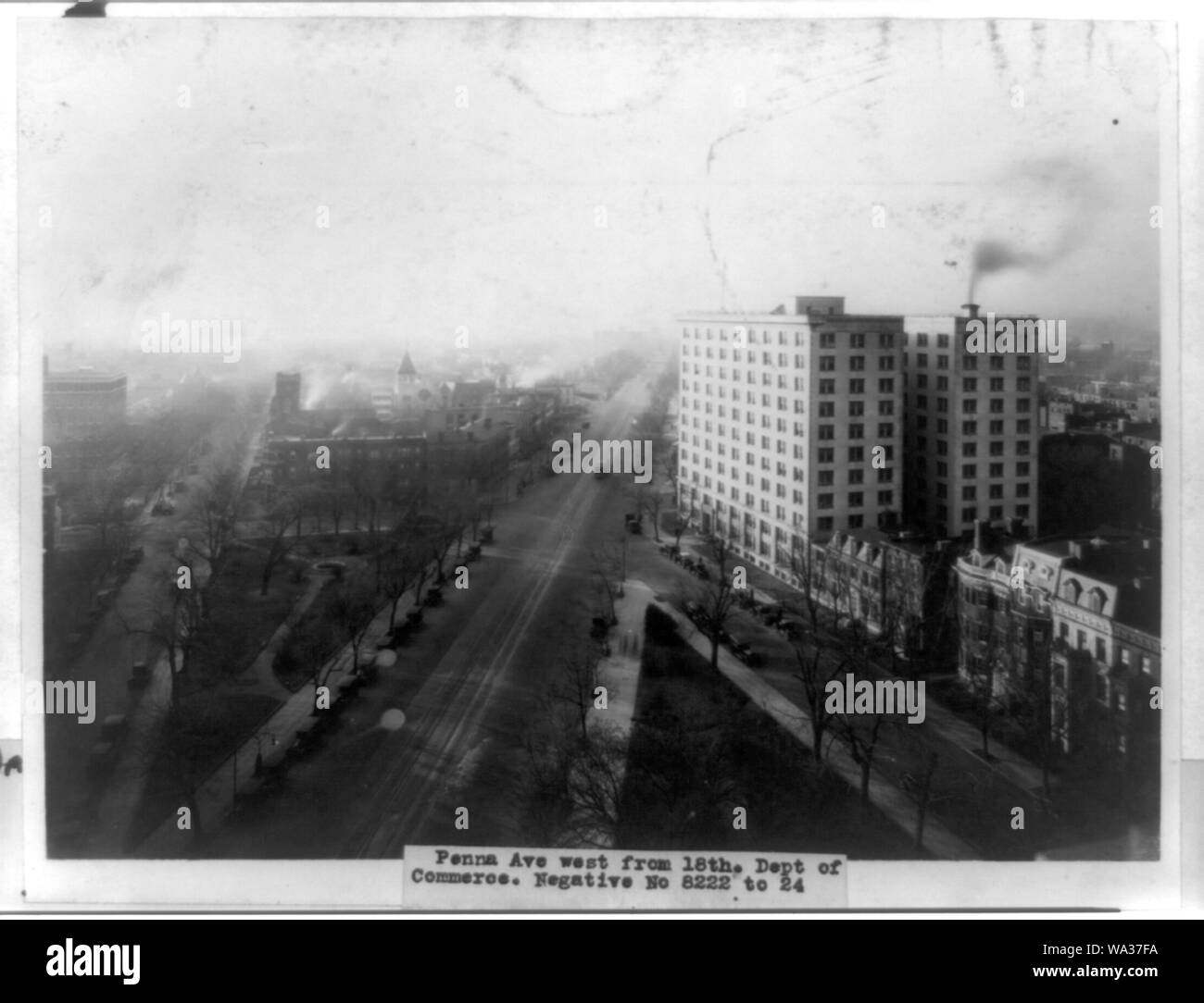 Vue d'ensemble de Pennsylvania Avenue à l'ouest de la 18e Rue, Washington, D.C., montrant le ministère du Commerce Banque D'Images