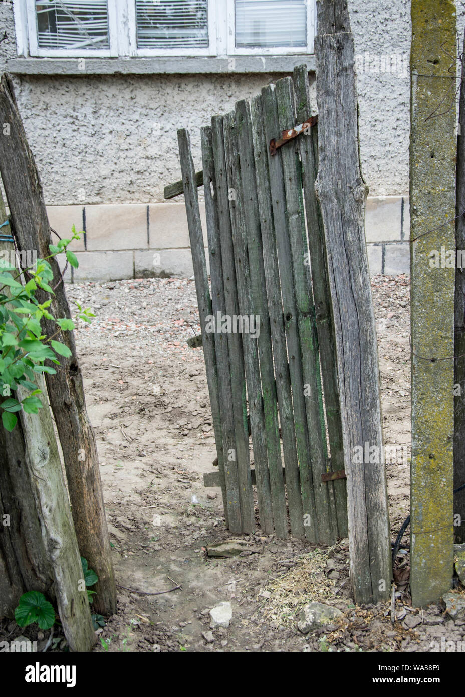 Vieille Porte En Bois Rustique Dans Larrière Cour Casse De