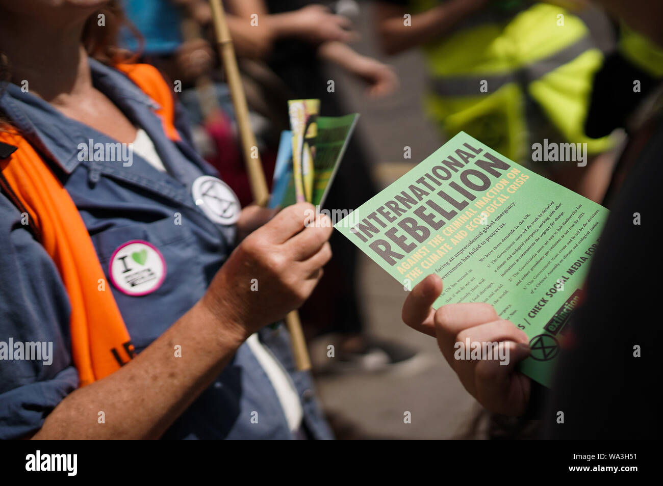 Londres, Royaume-Uni. 17 août 2019. Rébellion Extinction 'Rebel Rising' procession de protestation à Greenwich. Marchant de la Cutty Sark navire à travers le centre-ville de Greenwich, les militants de l'extinction la rébellion (XR) continuent leur action de protestation, de la sensibilisation sur les changements climatiques en cours. Crédit : Guy Josse/Alamy Live News Banque D'Images