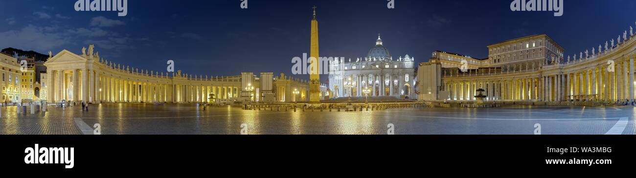 Ambiance du soir, la Place Saint Pierre avec l'obélisque et de la Basilique St Pierre, Panorama, Rome, Latium, Italie Banque D'Images
