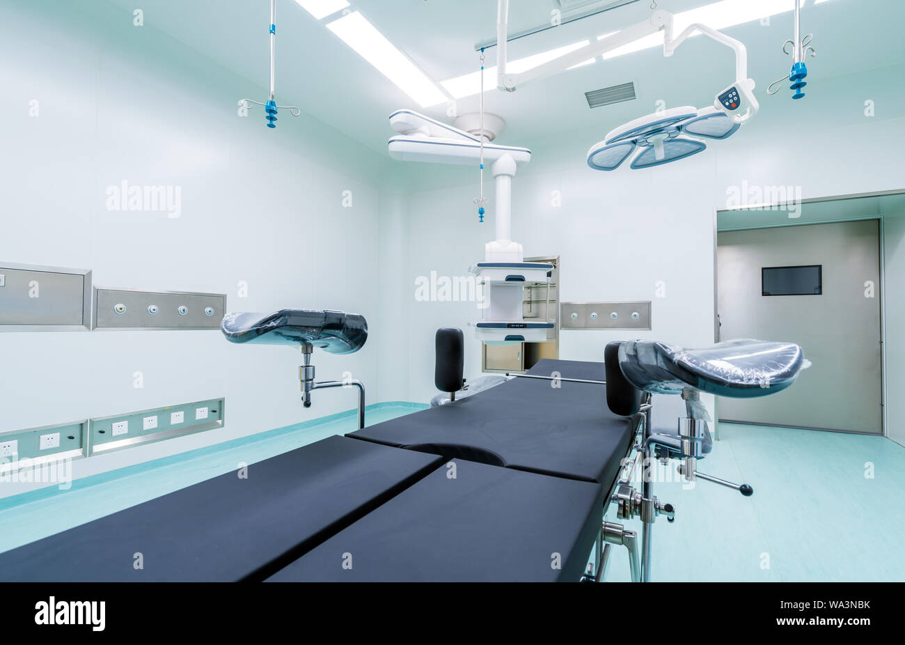 L'équipement moderne en salle d'opération. Dispositifs médicaux pour la neurochirurgie. Contexte Banque D'Images
