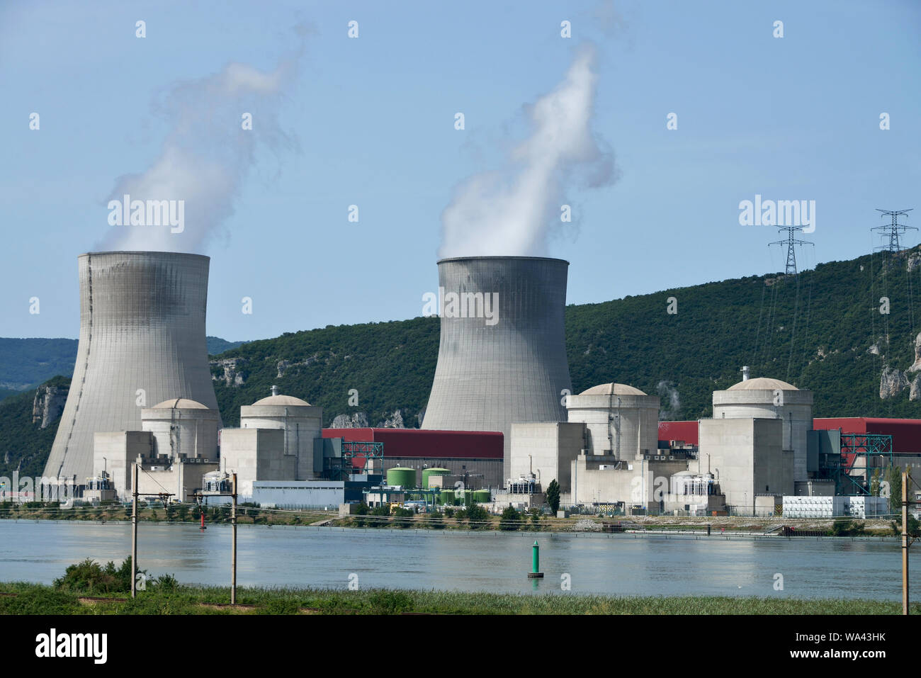 Les tours de refroidissement des centrales nucléaires en France Banque D'Images