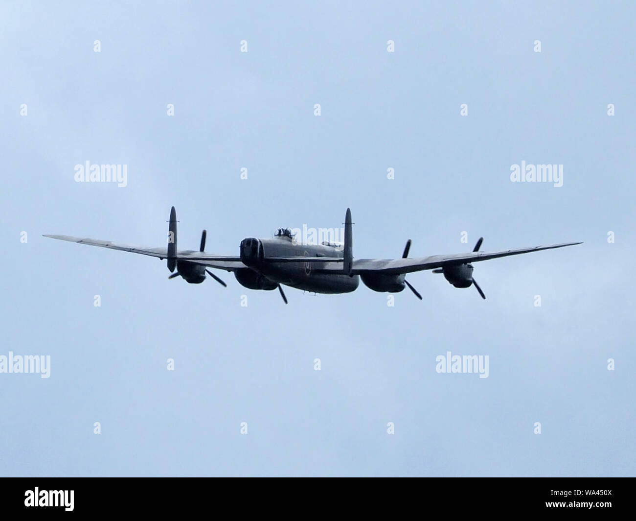 Sheerness, Kent, UK. Août 17, 2019. Un bombardier Lancaster, volant à basse altitude au-dessus de Sheerness Kent cet après-midi. Credit : James Bell/Alamy Live News Banque D'Images