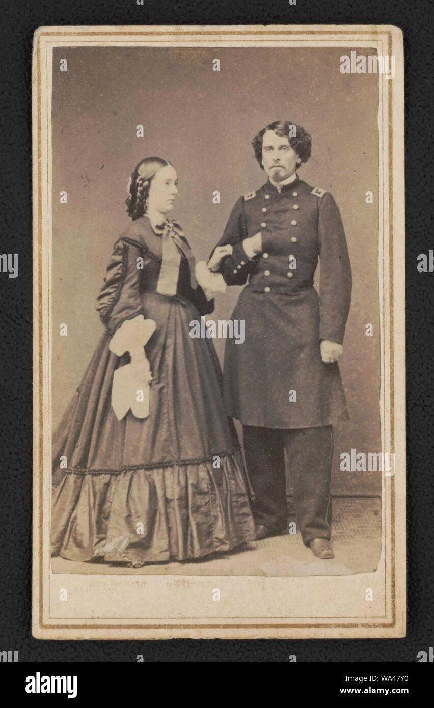 Le Brigadier-général William Sackett, de 19e Régiment d'infanterie de l'Illinois et 9e régiment de cavalerie de New York en uniforme et de sa femme Anna Sisselberger Sackett Banque D'Images