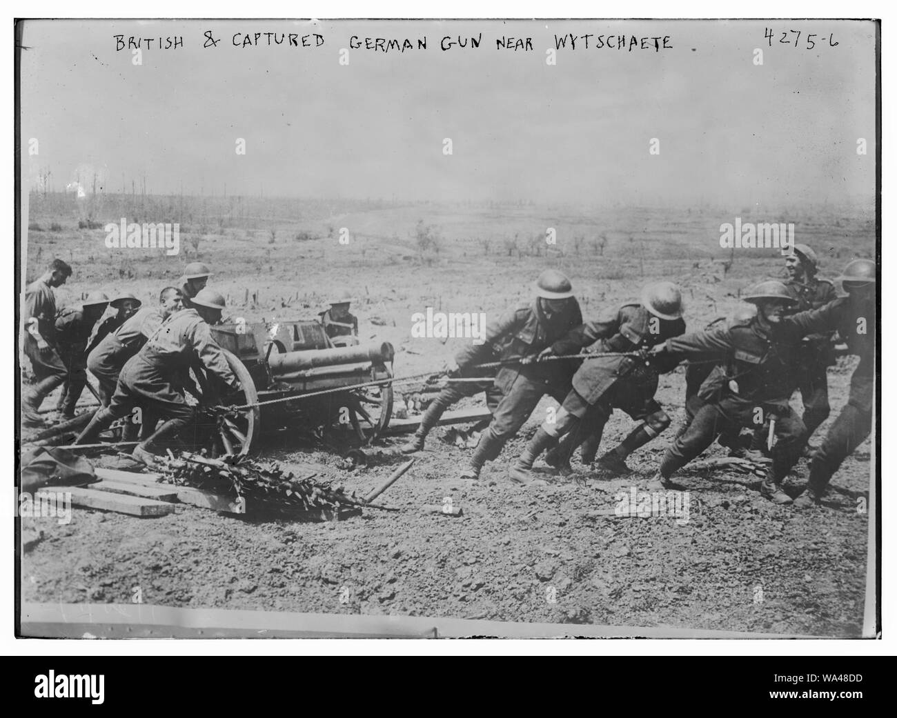 British & Canon allemand capturé près de Wytschaete Banque D'Images